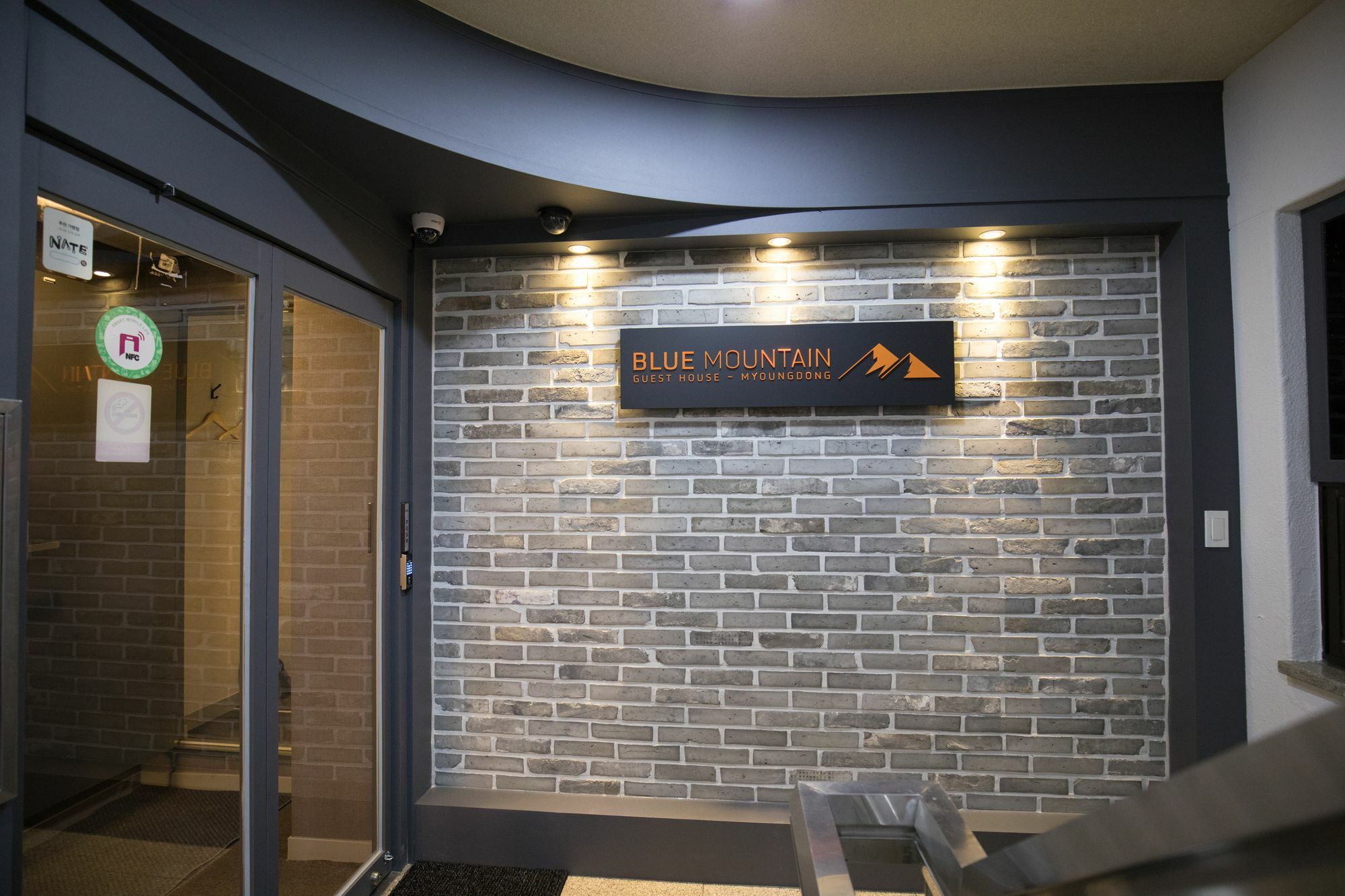 Blue Mountain Myeong-Dong Hotel Сеул Екстериор снимка