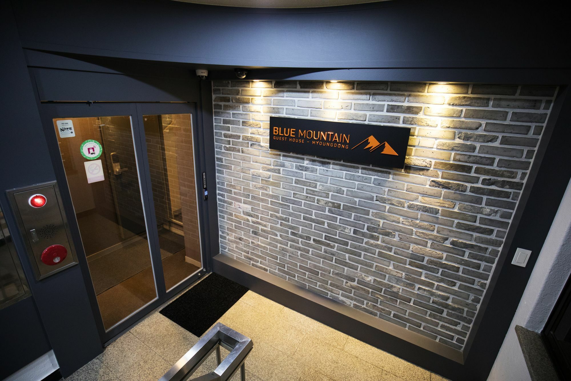 Blue Mountain Myeong-Dong Hotel Сеул Екстериор снимка